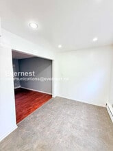 18711 Schoolcraft Rd in Detroit, MI - Foto de edificio - Building Photo