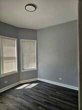 8020 S Coles Ave, Unit 1 in Chicago, IL - Building Photo - Building Photo