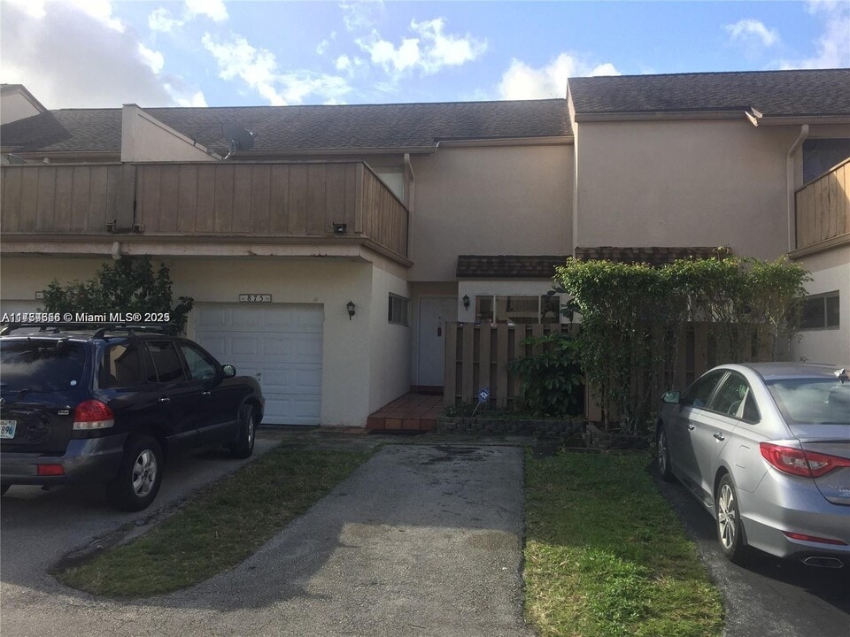 875 NW 81st Way in Plantation, FL - Building Photo