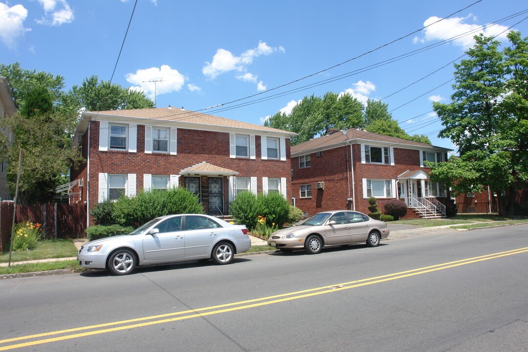 1021 E Elizabeth Ave in Linden, NJ - Building Photo