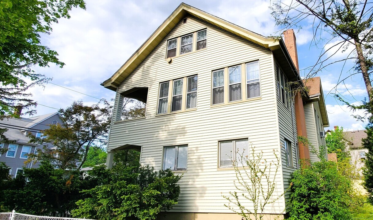 42 Vance St in New Britain, CT - Building Photo