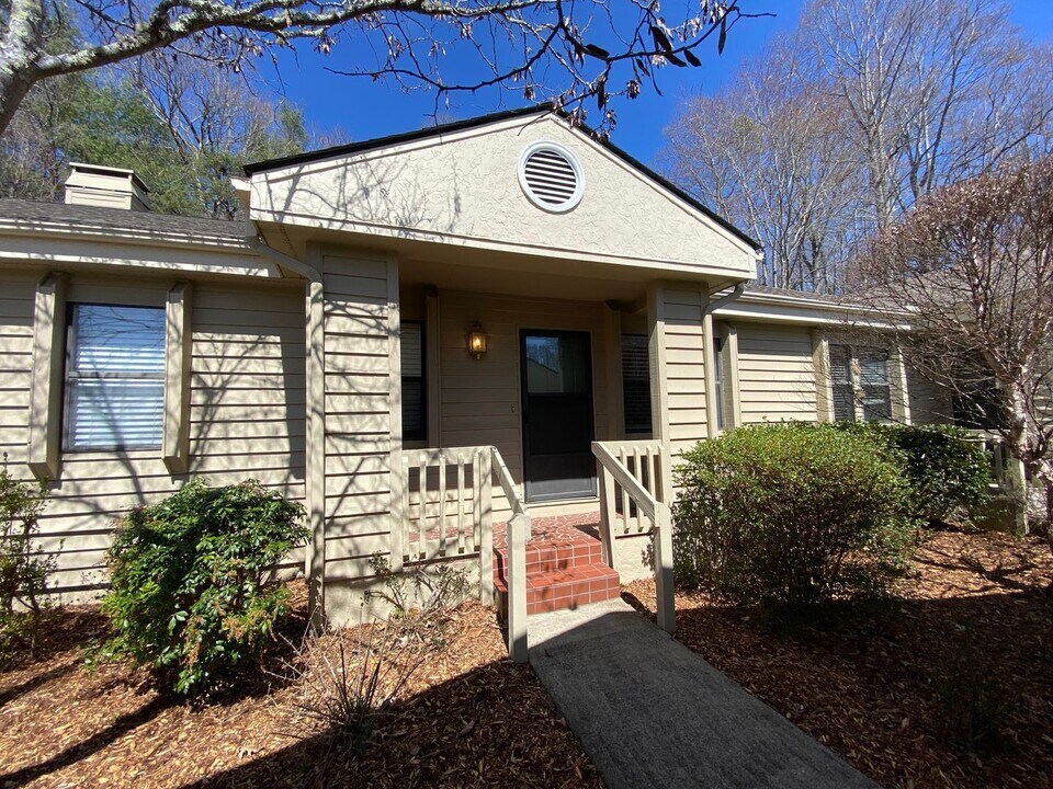 3402 Saint Augustine Pl in Asheville, NC - Building Photo