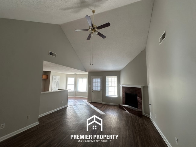 7041 Ireland Dr in Cordova, TN - Building Photo - Building Photo