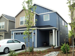 Walnut Village Townhomes in Vancouver, WA - Building Photo - Building Photo