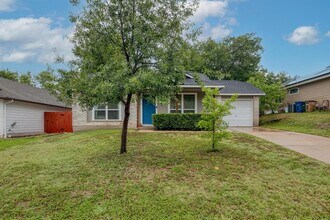 12030 Rotherham Dr in Austin, TX - Foto de edificio - Building Photo
