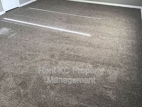 208 W Meadow St in Smithville, MO - Building Photo - Building Photo