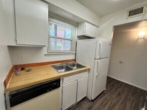 410 Bryan St, Unit 2 in Denton, TX - Building Photo - Building Photo