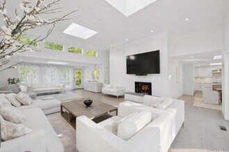 3 Southwood Ln in Southampton, NY - Building Photo - Building Photo