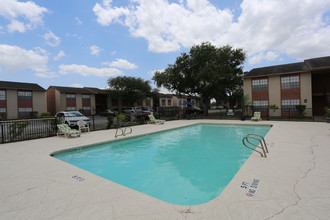 King Bordeaux in Kingsville, TX - Foto de edificio - Building Photo