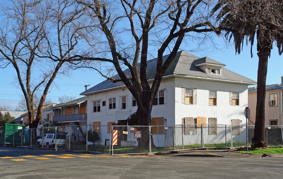 2575 33rd St in Sacramento, CA - Building Photo