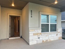 629 County Rd 306 in Jarrell, TX - Building Photo