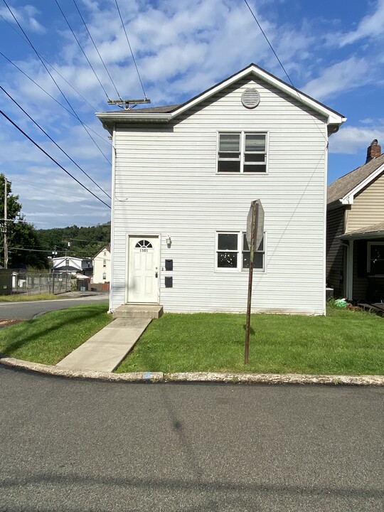 1501 Summit St in White Oak, PA - Building Photo