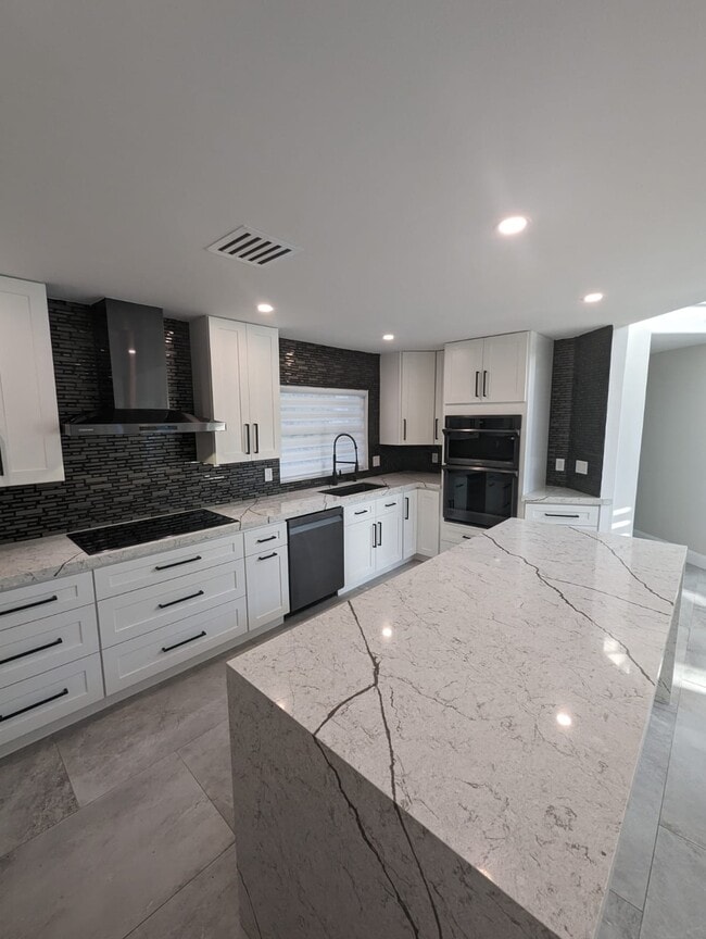 5720 NW 61st Pl in Parkland, FL - Building Photo - Building Photo