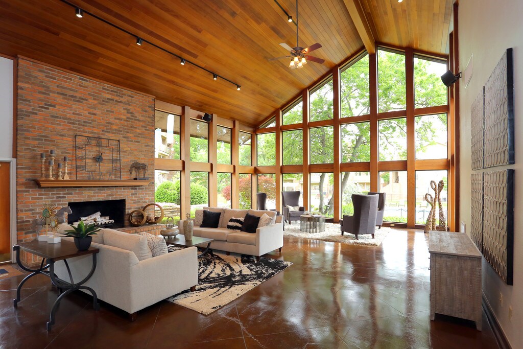 One Eton Square Apartments in Tulsa, OK