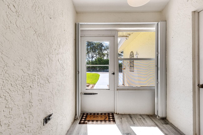 11036 SE Sea Pines Cir in Hobe Sound, FL - Building Photo - Building Photo
