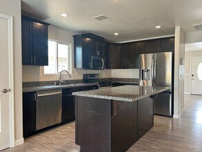 936 W Boston Ave in Ridgecrest, CA - Building Photo - Building Photo