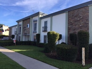 ANZA 2 (Auldin Arms) in Torrance, CA - Building Photo - Interior Photo