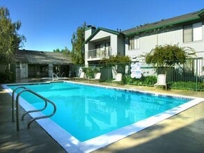 Park Place Apartments in Manteca, CA - Building Photo - Building Photo