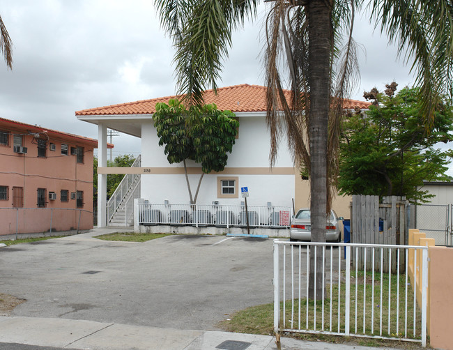 1850 NW 22nd Ct in Miami, FL - Foto de edificio - Building Photo