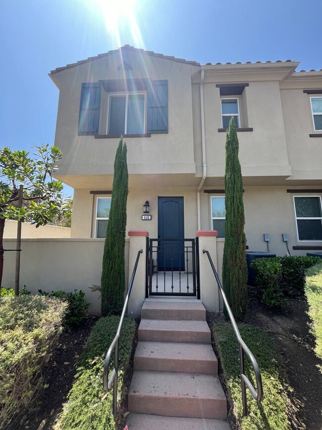 4102 Calle Arbol