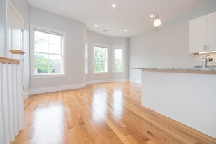 8 Islington St in Boston, MA - Building Photo