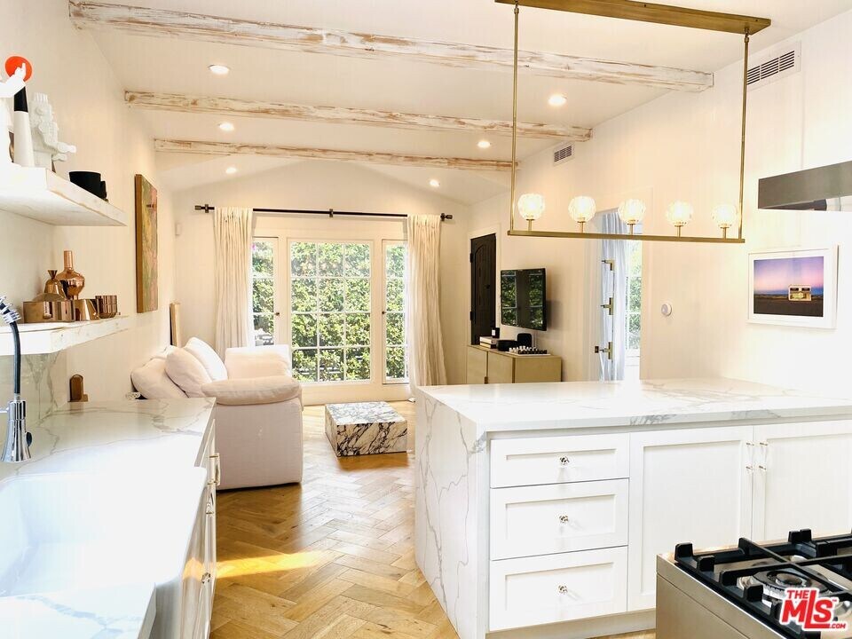 8062 Waring Ave in Los Angeles, CA - Building Photo