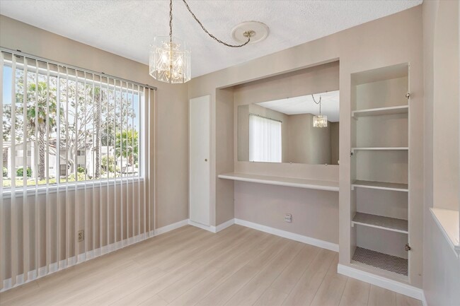 253 Green Moor Pl