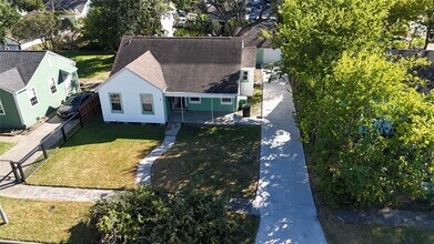6908 Moss Rose St in Houston, TX - Building Photo - Building Photo