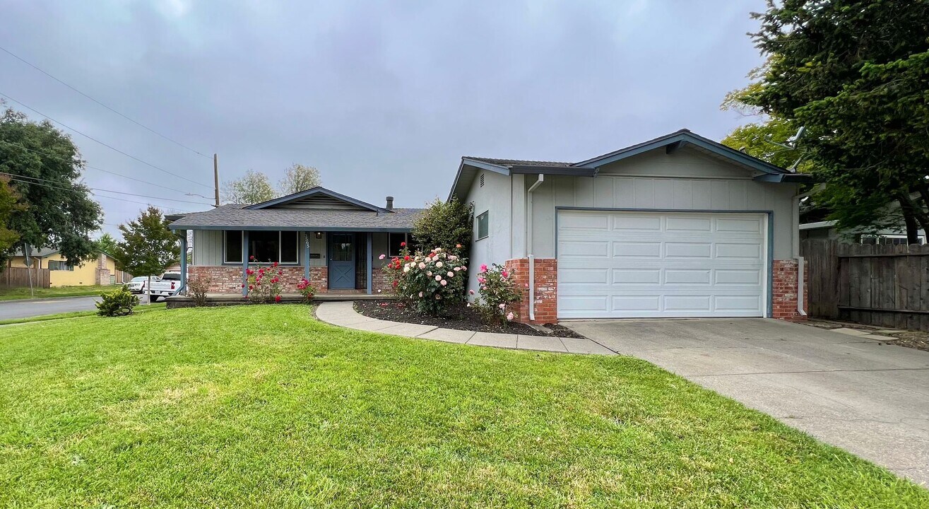 3565 Beckworth Dr in Napa, CA - Building Photo