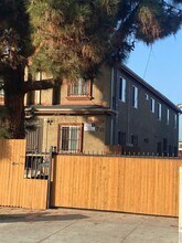 759 W 97th St in Los Angeles, CA - Building Photo - Building Photo