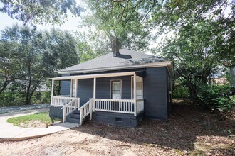 1002 W Broad St in Griffin, GA - Building Photo - Building Photo