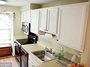 2182 Whisperwood Glen Ln in Reston, VA - Building Photo - Building Photo