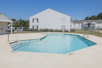 Forest Lake Apartments in Florence, SC - Foto de edificio - Building Photo