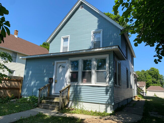 1039 Adams St-Unit -2 in North Chicago, IL - Building Photo - Building Photo