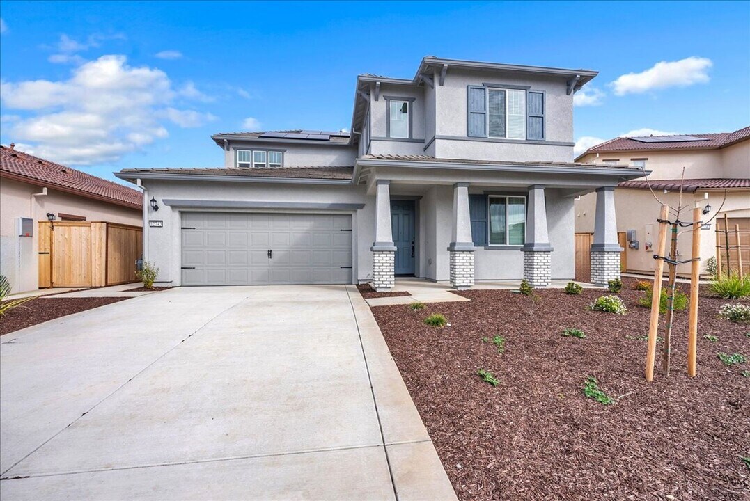 12743 Crossbill Wy in Rancho Cordova, CA - Building Photo