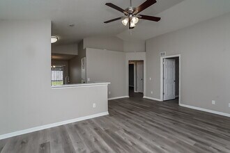 14943 Deer Meadow Dr in Lutz, FL - Building Photo - Building Photo