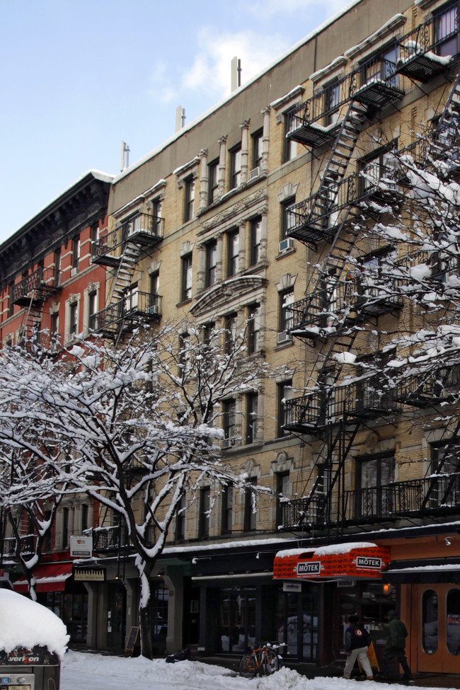 121 St Marks Pl in New York, NY - Foto de edificio - Building Photo