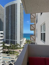 1865 S Ocean Dr, Unit 8N in Hallandale Beach, FL - Building Photo - Building Photo