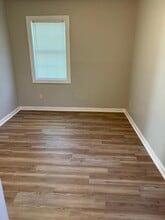 406 W Brooks Rd in Memphis, TN - Building Photo - Building Photo