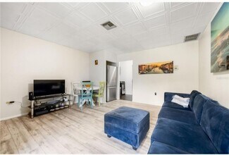 3523 Longmeadow in Sarasota, FL - Building Photo - Building Photo