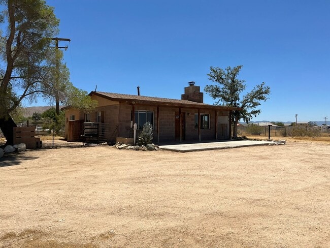 22880 Viento Rd in Apple Valley, CA - Building Photo - Building Photo