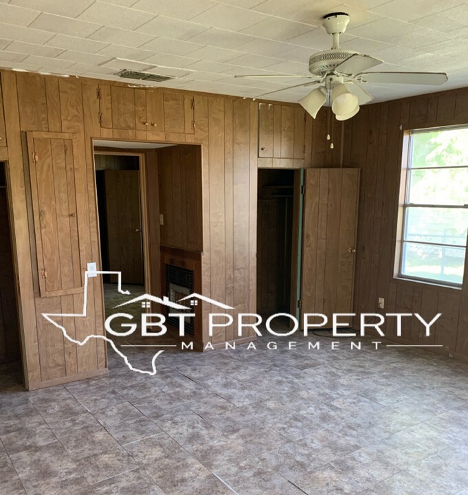 224 W 7th St in Alice, TX - Building Photo