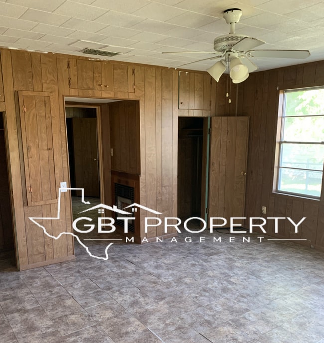 property at 224 W 7th St