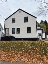 1216 Hamilton St, Unit 1216 Hamilton Street in Manitowoc, WI - Building Photo - Building Photo