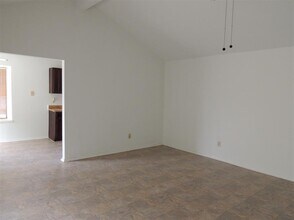 8350 S Meadow Bird Cir in Missouri City, TX - Building Photo - Building Photo