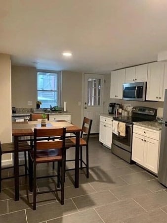 768 E 6th St, Unit 1 in Boston, MA - Foto de edificio - Building Photo