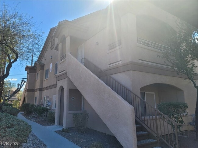 5750 E Hacienda Ave in Las Vegas, NV - Building Photo - Building Photo
