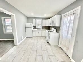 338 Broad St in Elmer, NJ - Foto de edificio - Building Photo