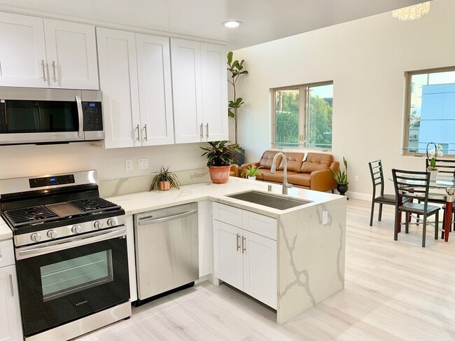 11753 Iowa Ave in Los Angeles, CA - Building Photo - Building Photo