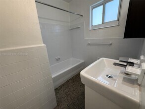 322 NE 6th St-Unit -3 in Hallandale Beach, FL - Building Photo - Building Photo